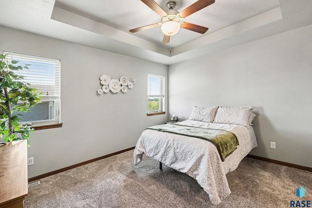 6800 E Smyrna Cir Circle, Sioux Falls, SD 57110