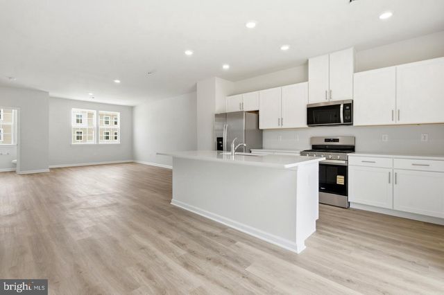 137 ESSEX DR, Sicklerville, NJ 08081