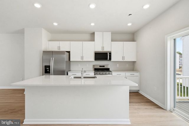 137 ESSEX DR, Sicklerville, NJ 08081