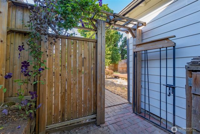 1836 E Fairbanks Street, Tacoma, WA 98404