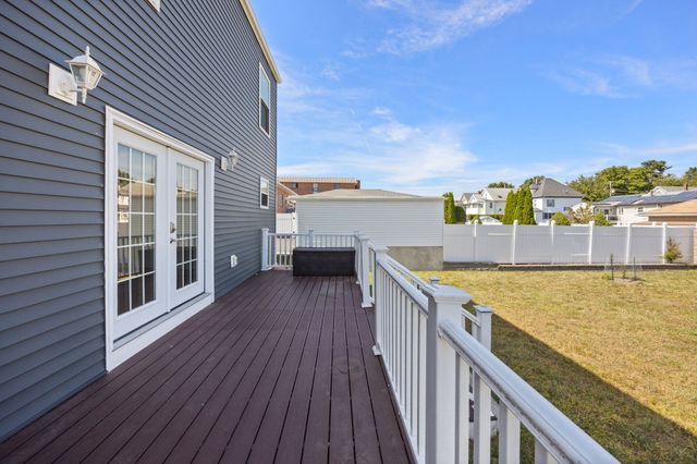 89 Devir St, Malden, MA 02148