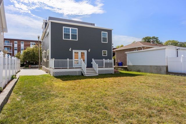 89 Devir St, Malden, MA 02148