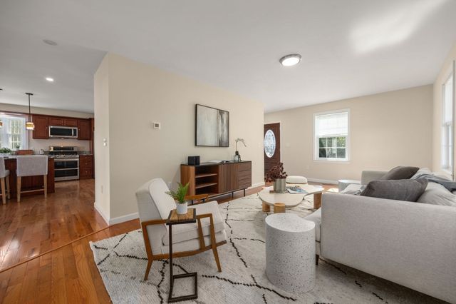 89 Devir St, Malden, MA 02148