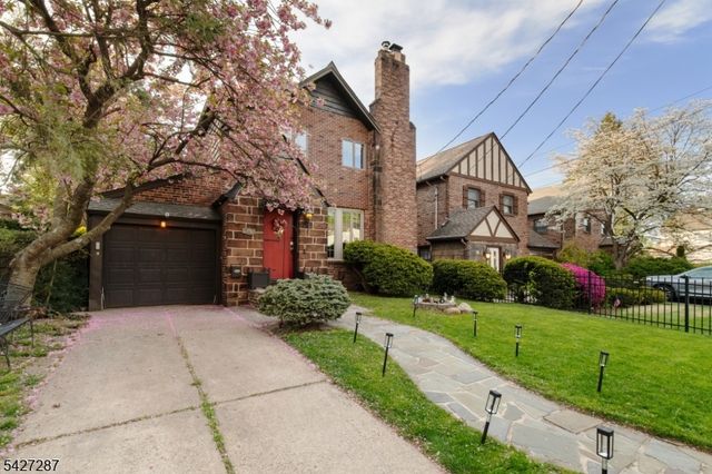 16 Summit Rd, Clifton City, NJ 07012