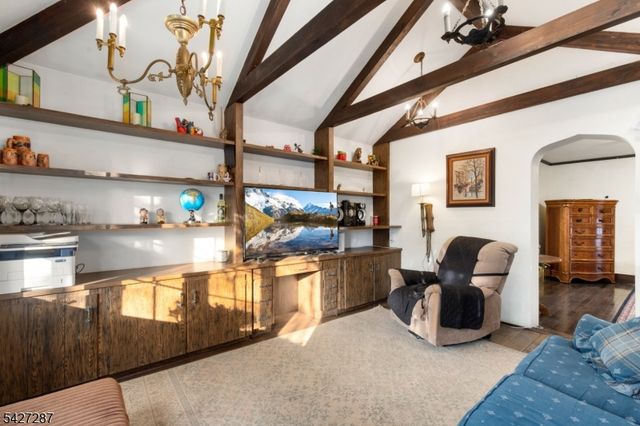 16 Summit Rd, Clifton City, NJ 07012