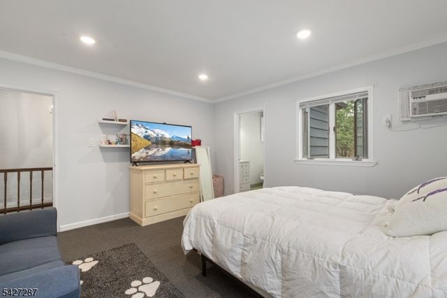 16 Summit Rd, Clifton City, NJ 07012