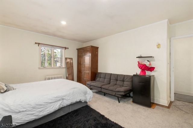 16 Summit Rd, Clifton City, NJ 07012