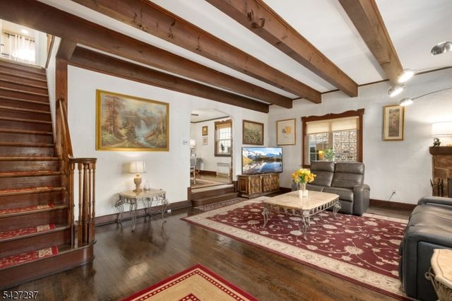 16 Summit Rd, Clifton City, NJ 07012