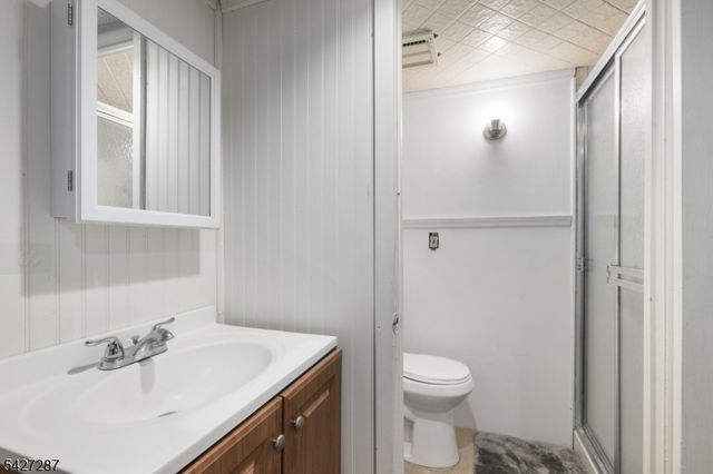 16 Summit Rd, Clifton City, NJ 07012