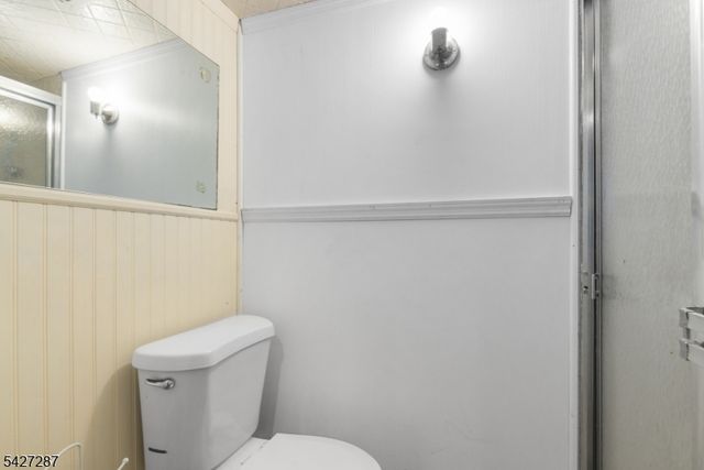 16 Summit Rd, Clifton City, NJ 07012