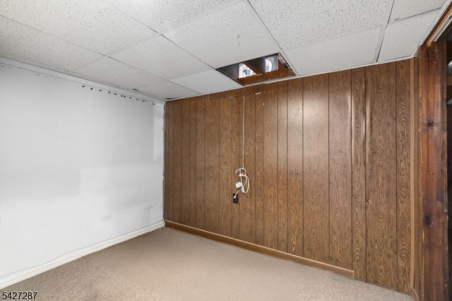 16 Summit Rd, Clifton City, NJ 07012