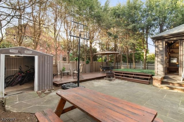 16 Summit Rd, Clifton City, NJ 07012