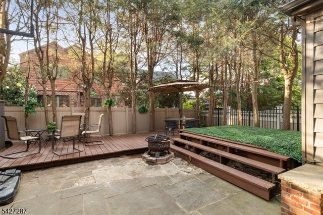 16 Summit Rd, Clifton City, NJ 07012