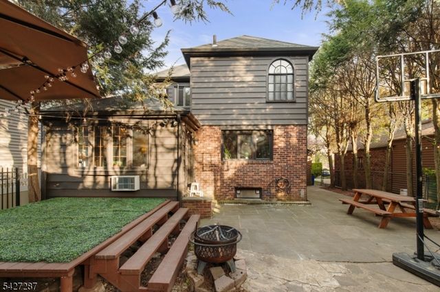 16 Summit Rd, Clifton City, NJ 07012