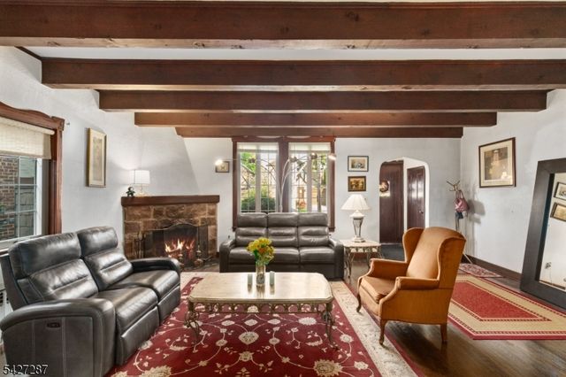 16 Summit Rd, Clifton City, NJ 07012