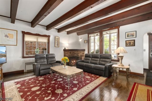 16 Summit Rd, Clifton City, NJ 07012