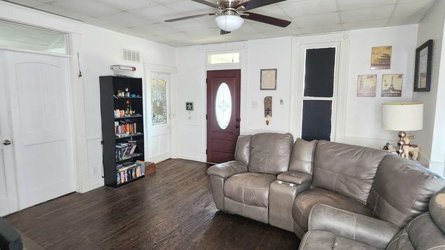 408 5th Street, Monett, MO 65708