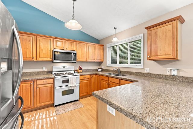 5764 Grand Oaks Drive Ne, Plainfield Twp, MI 49321