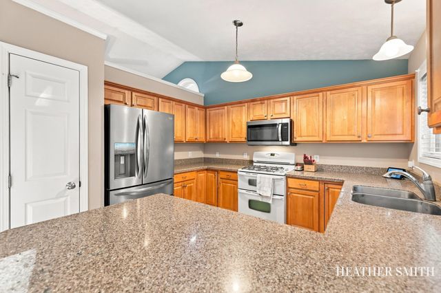 5764 Grand Oaks Drive Ne, Plainfield Twp, MI 49321