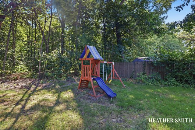 5764 Grand Oaks Drive Ne, Plainfield Twp, MI 49321