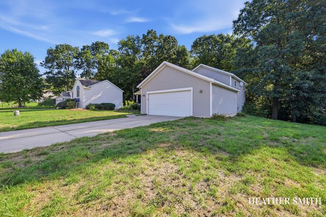 5764 Grand Oaks Drive Ne, Plainfield Twp, MI 49321