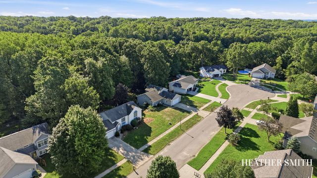 5764 Grand Oaks Drive Ne, Plainfield Twp, MI 49321