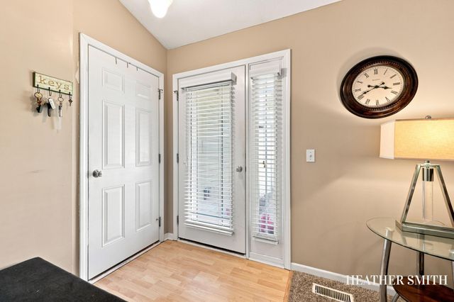 5764 Grand Oaks Drive Ne, Plainfield Twp, MI 49321