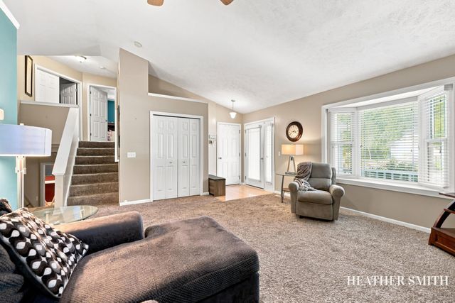 5764 Grand Oaks Drive Ne, Plainfield Twp, MI 49321