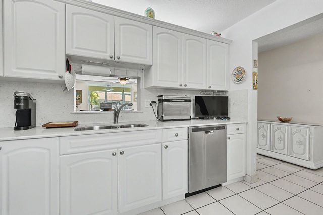 414 SE 10th Street 102, Dania Beach, FL 33004