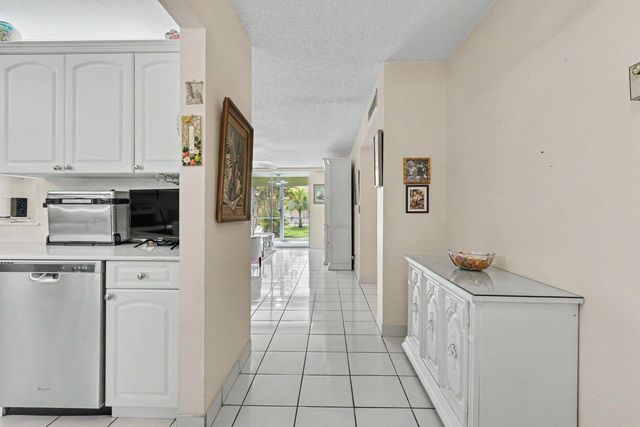 414 SE 10th Street 102, Dania Beach, FL 33004