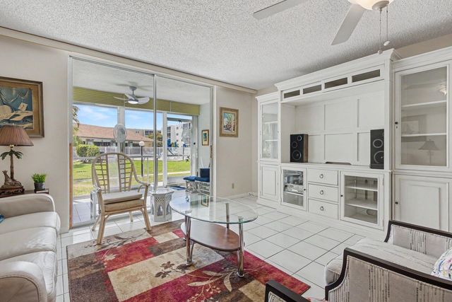 414 SE 10th Street 102, Dania Beach, FL 33004