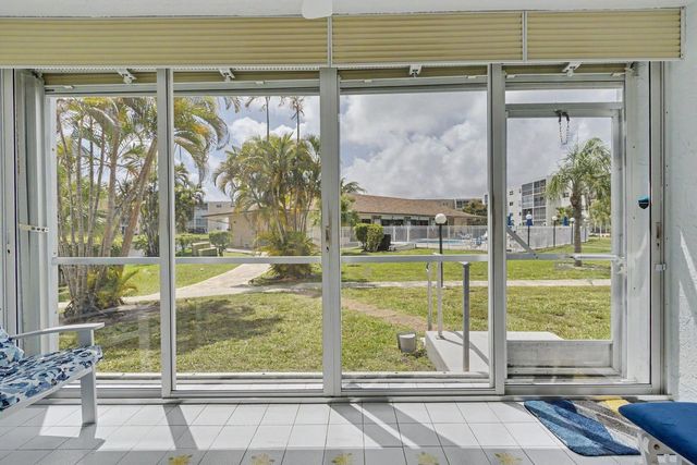 414 SE 10th Street 102, Dania Beach, FL 33004