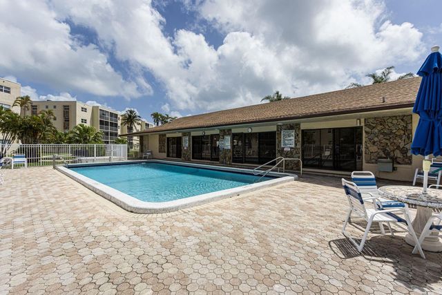 414 SE 10th Street 102, Dania Beach, FL 33004