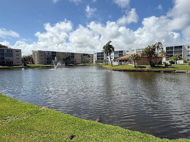 414 SE 10th Street 102, Dania Beach, FL 33004