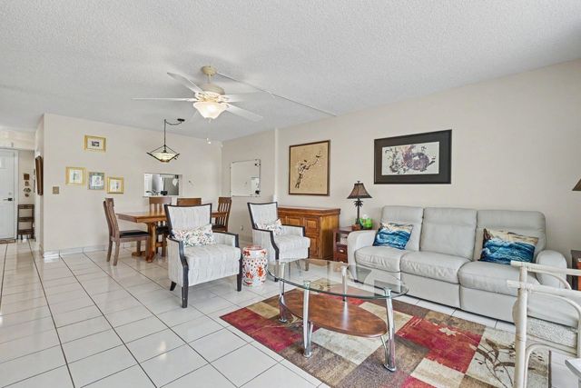 414 SE 10th Street 102, Dania Beach, FL 33004