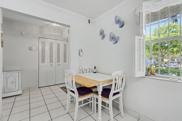 414 SE 10th Street 102, Dania Beach, FL 33004