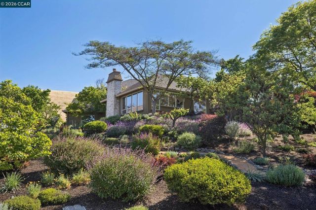 680 Quail Crest Drive, Walnut Creek, CA 94598