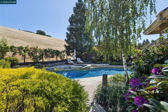 680 Quail Crest Drive, Walnut Creek, CA 94598