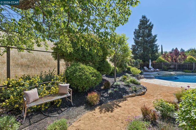 680 Quail Crest Drive, Walnut Creek, CA 94598