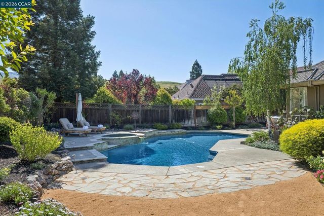 680 Quail Crest Drive, Walnut Creek, CA 94598