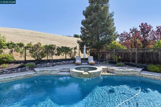 680 Quail Crest Drive, Walnut Creek, CA 94598