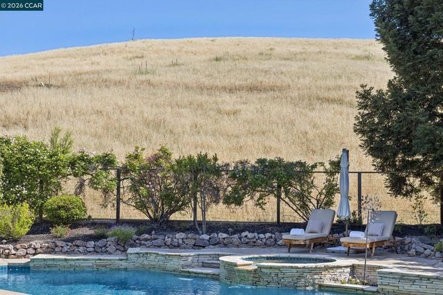 680 Quail Crest Drive, Walnut Creek, CA 94598