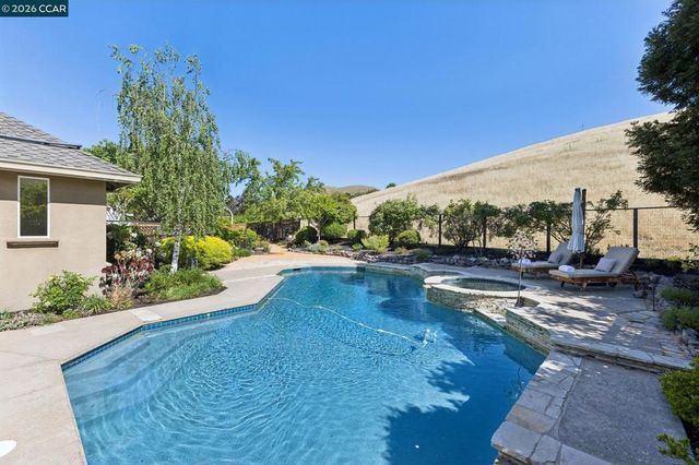 680 Quail Crest Drive, Walnut Creek, CA 94598