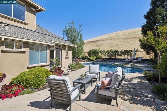 680 Quail Crest Drive, Walnut Creek, CA 94598