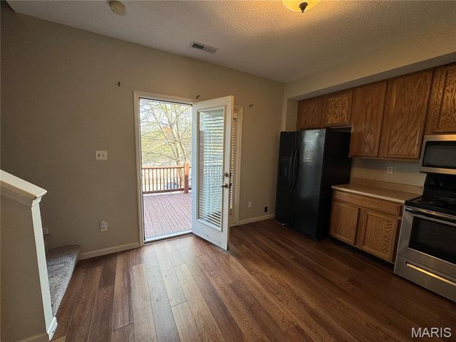 3245 Domain Street, St Charles, MO 63301