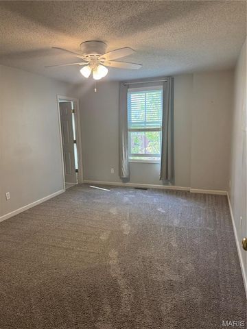 3245 Domain Street, St Charles, MO 63301
