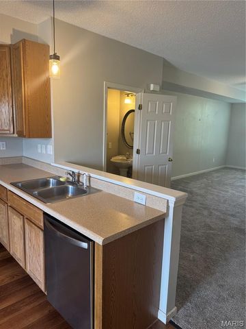 3245 Domain Street, St Charles, MO 63301