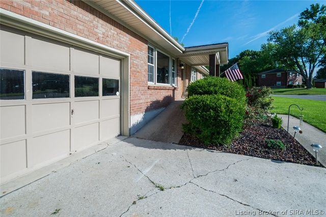 1801 Flintlock Drive, Jeffersonville, IN 47130