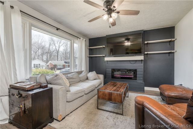 1801 Flintlock Drive, Jeffersonville, IN 47130