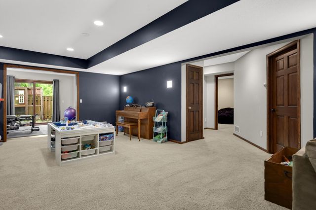 14905 White Oak Drive, Burnsville, MN 55337